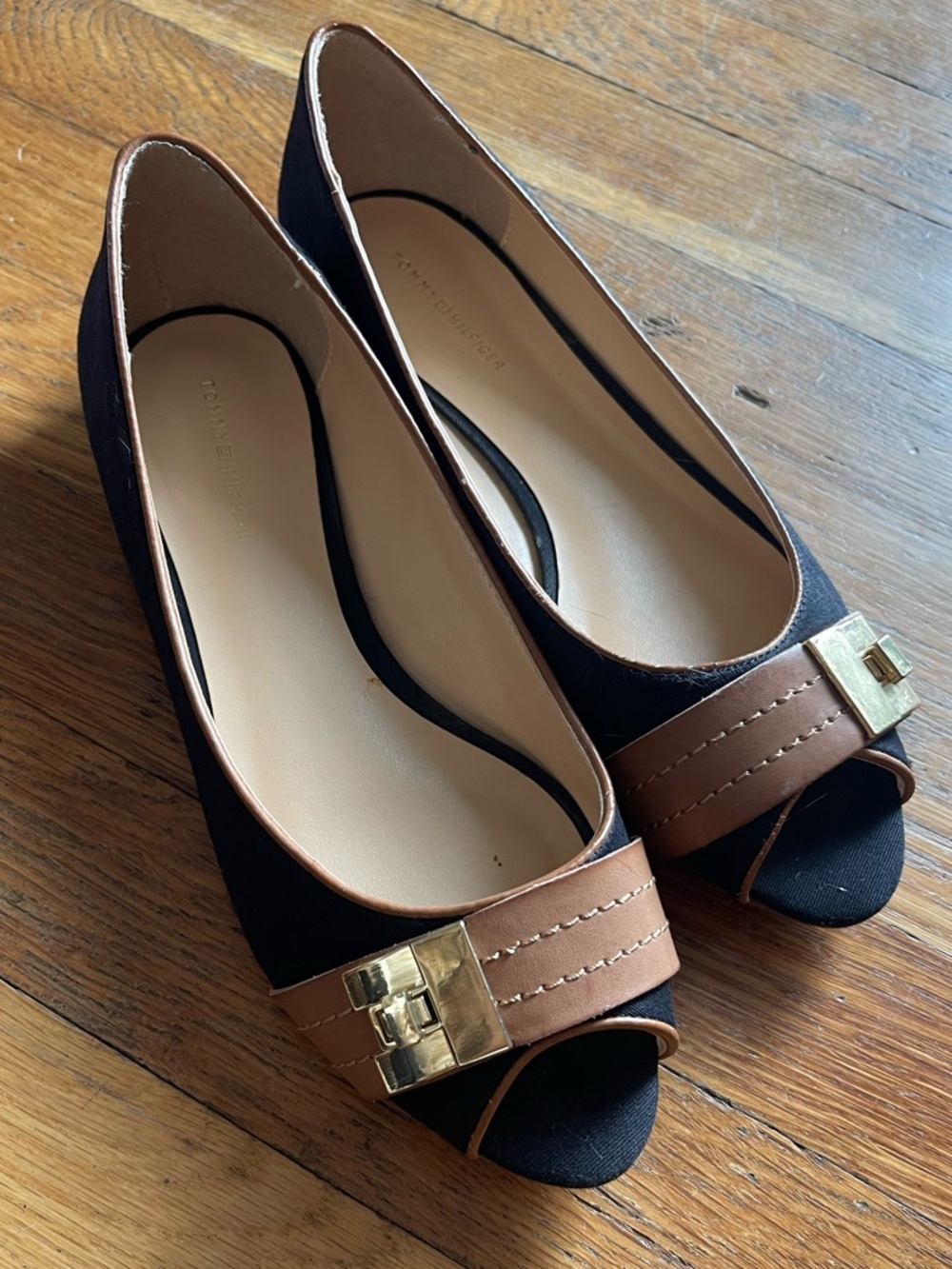 Tommy Hilfiger Black & Tan Peep-Toe Ballet Flats